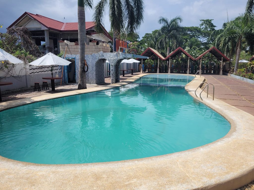 Pool and garden at Michelle Pension in Palawan